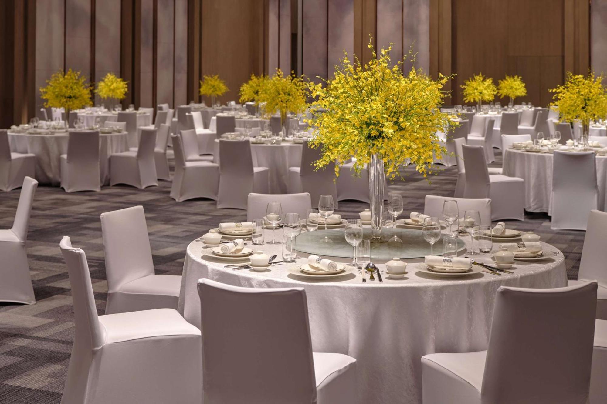 Conrad Shenzhen, The First Art Museum Hotel In Greater Bay Area With The Stunning Bay And Sunset View In The Hotel Terrace Bagian luar foto