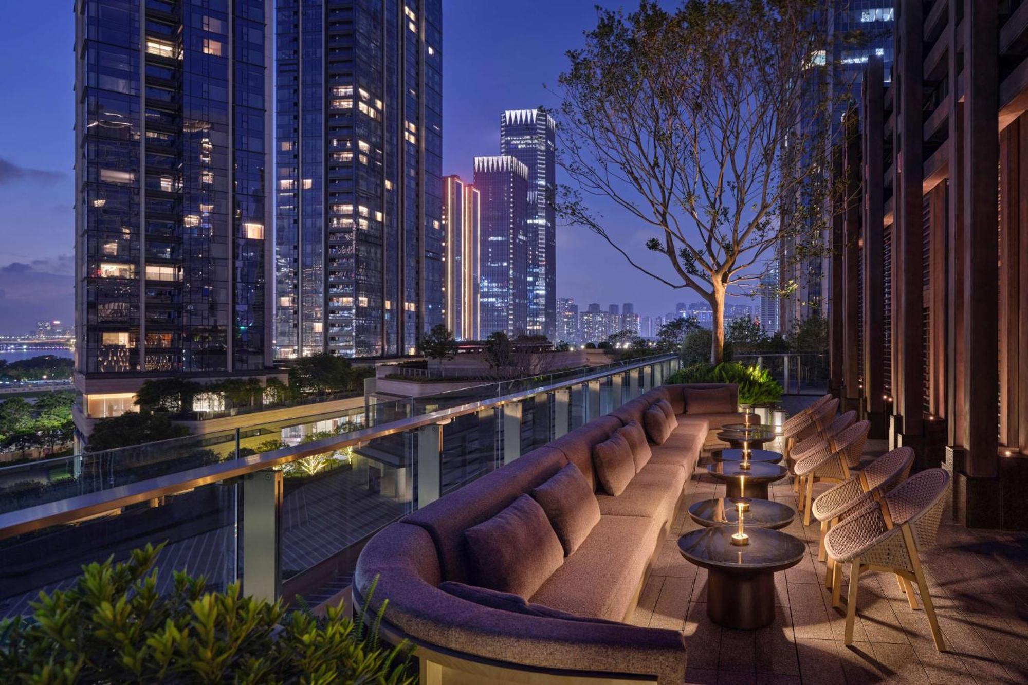 Conrad Shenzhen, The First Art Museum Hotel In Greater Bay Area With The Stunning Bay And Sunset View In The Hotel Terrace Bagian luar foto