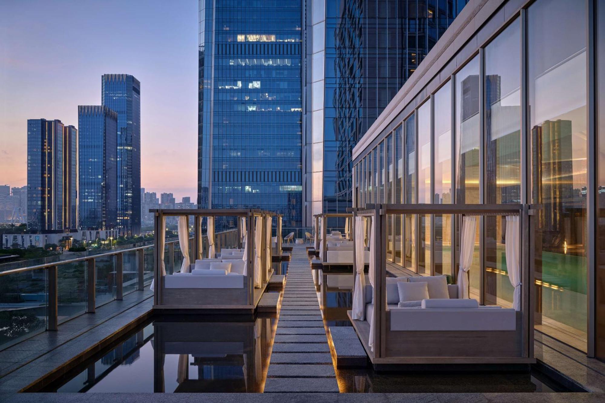 Conrad Shenzhen, The First Art Museum Hotel In Greater Bay Area With The Stunning Bay And Sunset View In The Hotel Terrace Bagian luar foto