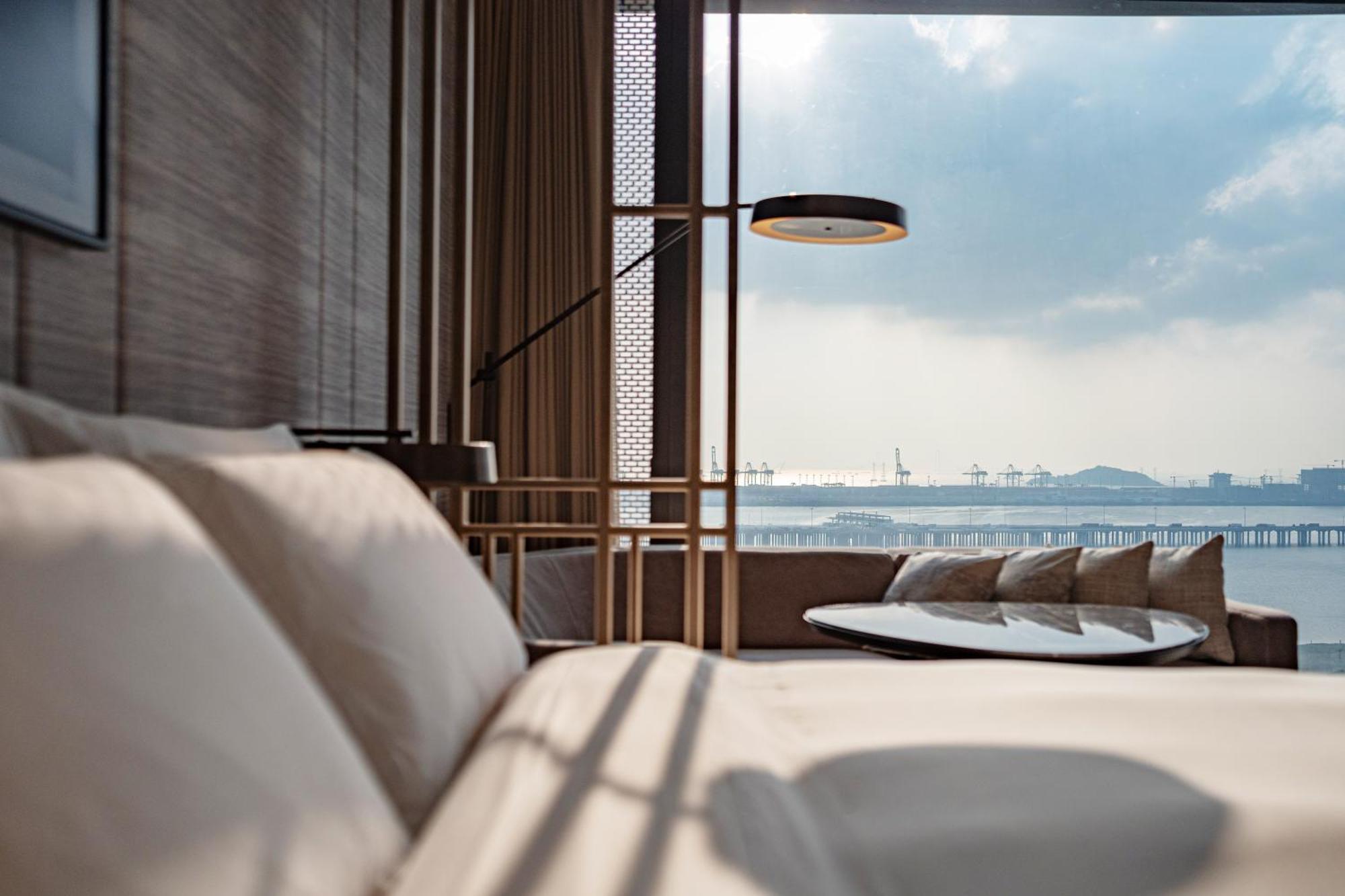 Conrad Shenzhen, The First Art Museum Hotel In Greater Bay Area With The Stunning Bay And Sunset View In The Hotel Terrace Bagian luar foto