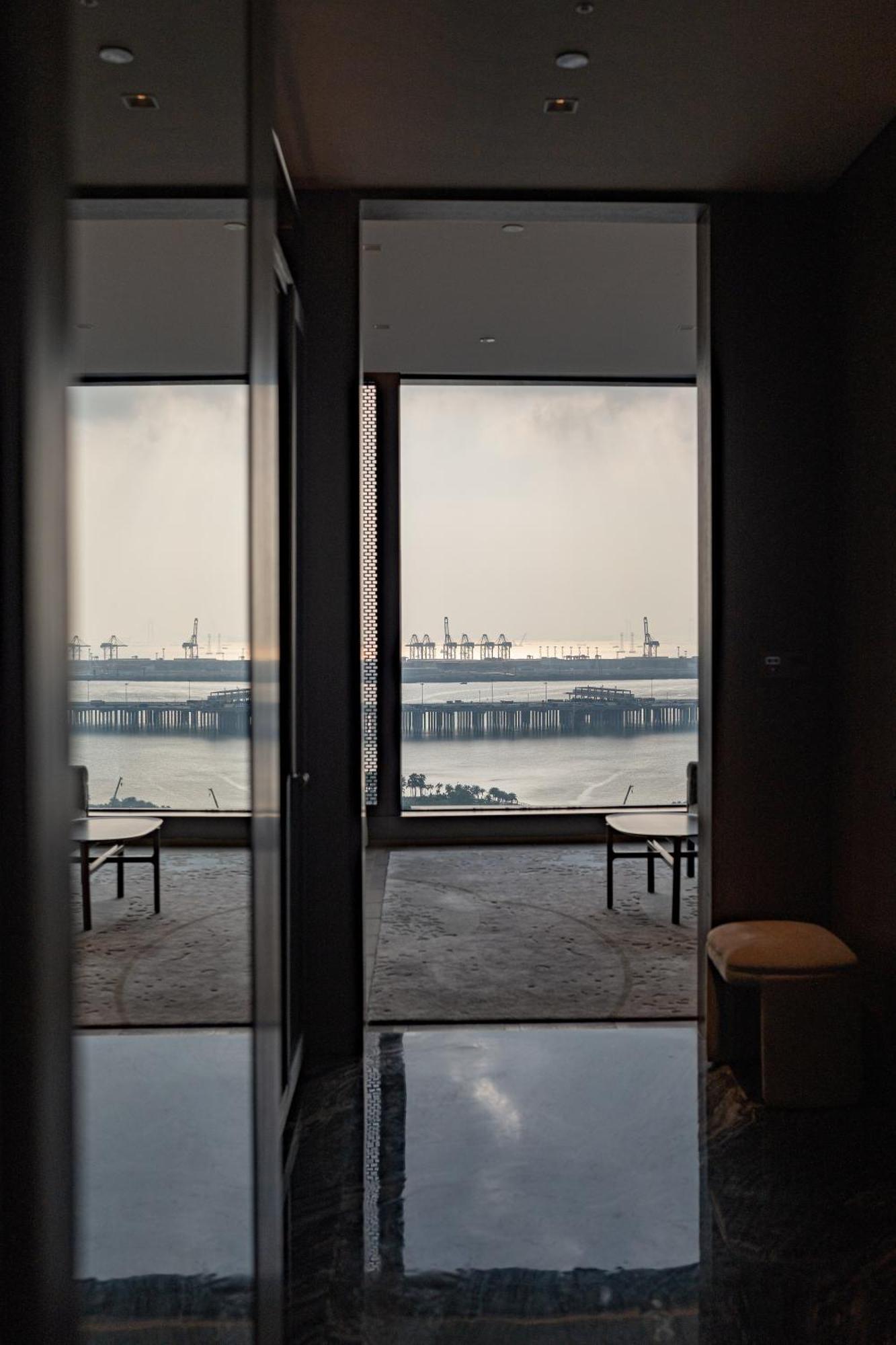 Conrad Shenzhen, The First Art Museum Hotel In Greater Bay Area With The Stunning Bay And Sunset View In The Hotel Terrace Bagian luar foto